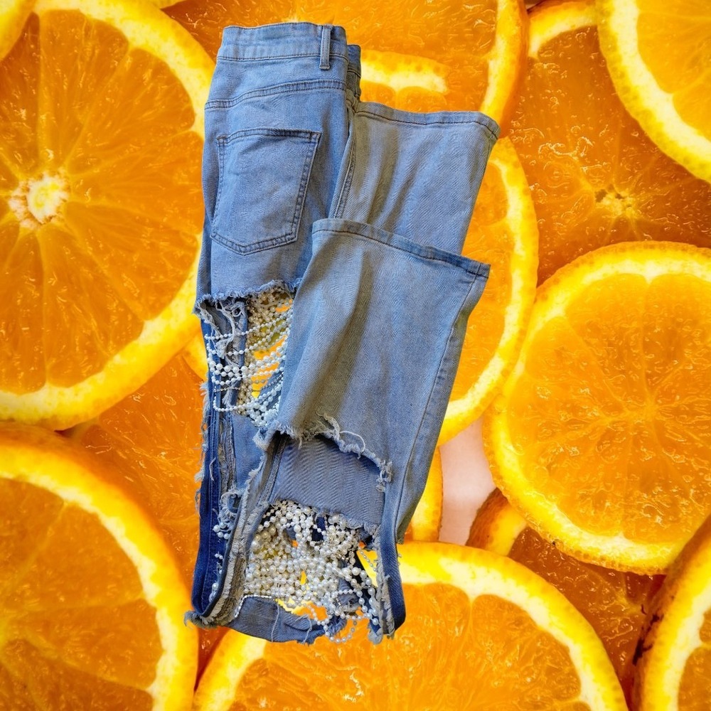 Hot & Delicious Women's Distressed Pearl Embellished Jeans -‎ Size L